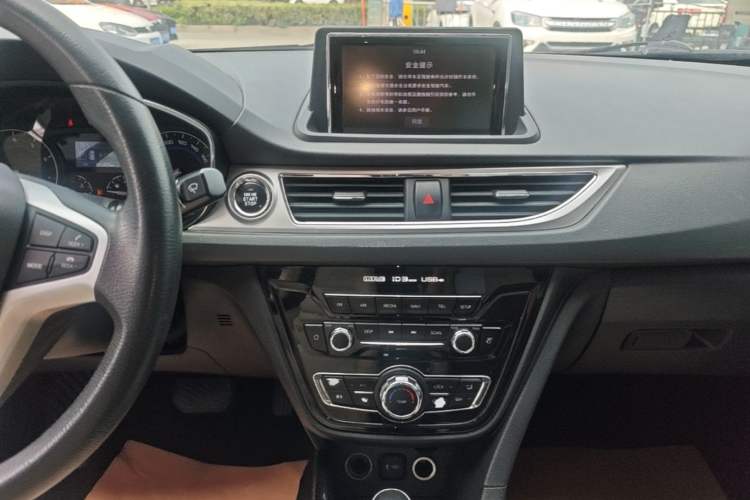 Used CHANGAN Alsvin V7 2016 1.6L Automatic Enjoyment Model China V Standard Audio And AC Panel