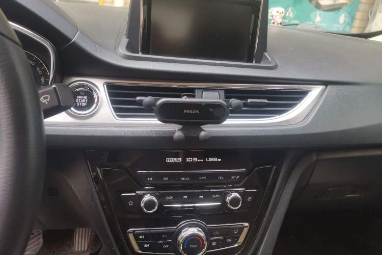 Used CHANGAN Alsvin V7 2016 1.6L Automatic Enjoyment Model China V Standard Audio And AC Panel