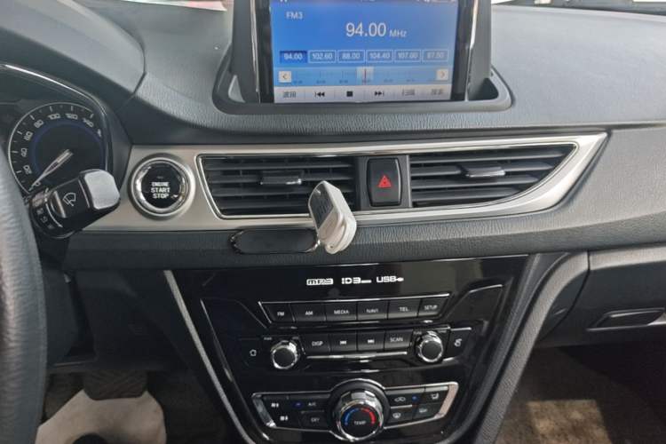 Used CHANGAN Alsvin V7 2016 1.6L Automatic Enjoyment Model China V Standard Audio And AC Panel