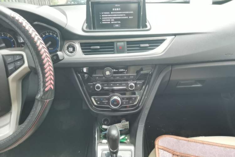 Used CHANGAN Alsvin V7 2016 1.6L Automatic Enjoyment Model China V Standard Audio And AC Panel