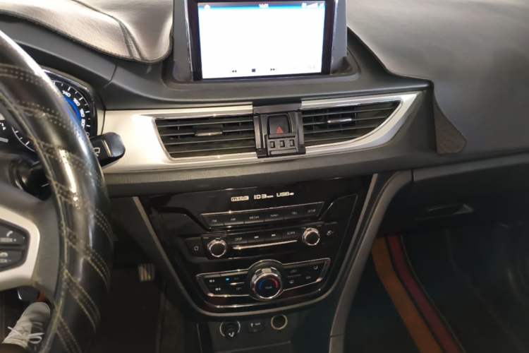 Used CHANGAN Alsvin V7 2016 1.6L Manual Enjoyment Model China V Standard Audio And AC Panel