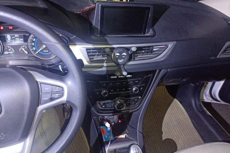 Used CHANGAN Alsvin V7 2016 1.6L Manual Enjoyment Model China V Standard Audio And AC Panel