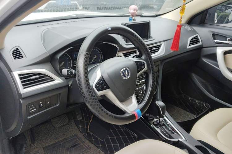 Used CHANGAN Alsvin V7 2016 1.6L Automatic Fun Model China IV Standard Center Console