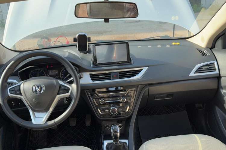 Used CHANGAN Alsvin V7 2016 1.0T Manual Jingchi Elite Model Center Console