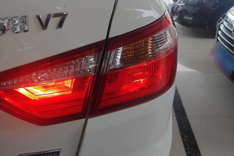 Used CHANGAN Alsvin V7 2016 1.6L Automatic Enjoyment Model China V Standard Exterior 3