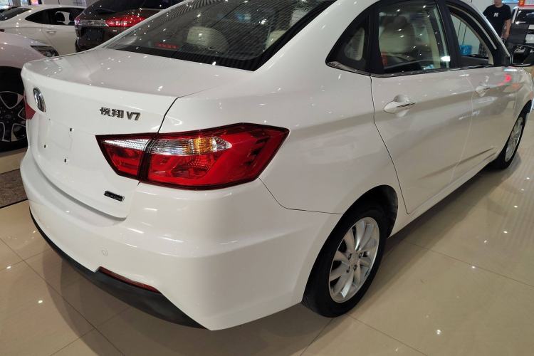 Used CHANGAN Alsvin V7 2016 1.6L Automatic Enjoyment Model China V Standard Exterior 4