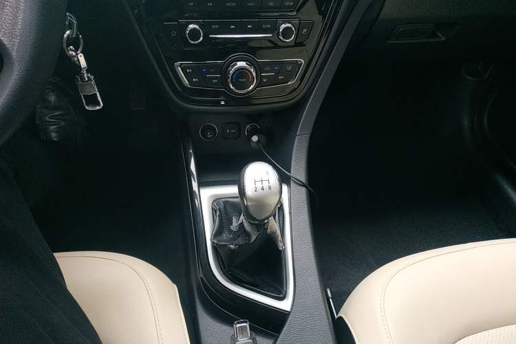 Used CHANGAN Alsvin V7 2016 1.6L Manual Enjoyment Model China V Standard Gear Lever