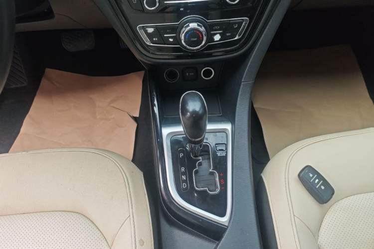 Used CHANGAN Alsvin V7 2016 1.6L Automatic Enjoyment Model China V Standard Gear Lever