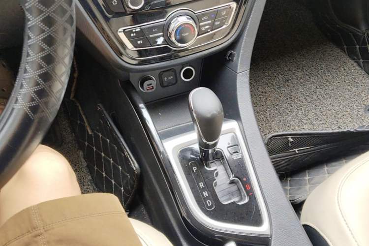 Used CHANGAN Alsvin V7 2016 1.6L Automatic Fun Model China IV Standard Gear Lever