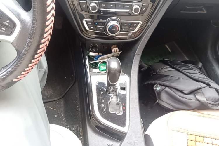 Used CHANGAN Alsvin V7 2016 1.6L Automatic Enjoyment Model China V Standard Gear Lever