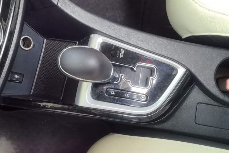 Used CHANGAN Alsvin V7 2016 1.6L Automatic Enjoyment Model China V Standard Gear Lever