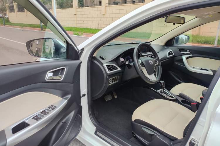 Used CHANGAN Alsvin V7 2016 1.6L Automatic Fun Model China V Standard Interior 1