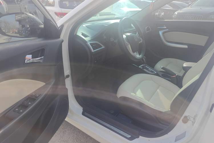 Used CHANGAN Alsvin V7 2016 1.6L Automatic Enjoyment Model China V Standard Interior 2