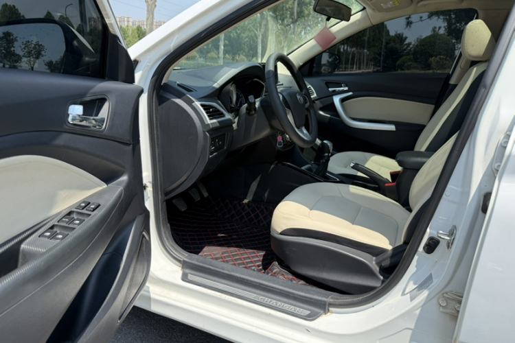Used CHANGAN Alsvin V7 2016 1.6L Manual Enjoyment Model China V Standard Interior 2