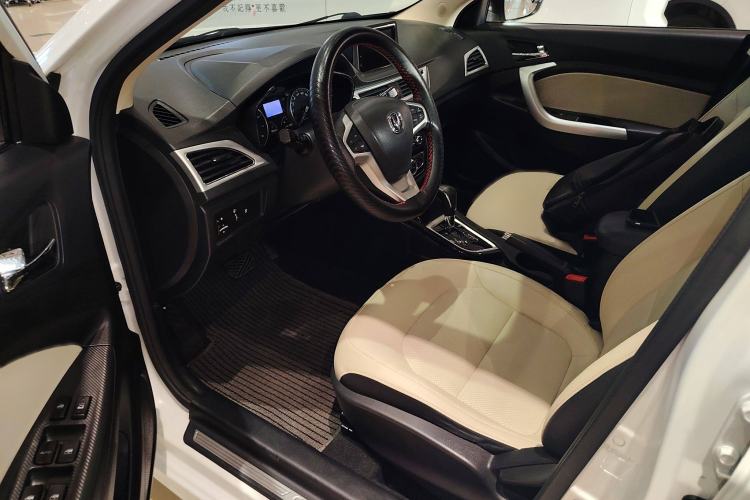 Used CHANGAN Alsvin V7 2016 1.6L Automatic Enjoyment Model China V Standard Interior 3