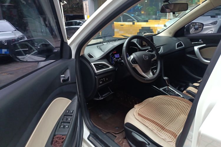 Used CHANGAN Alsvin V7 2016 1.6L Automatic Fun Model China IV Standard Interior 3