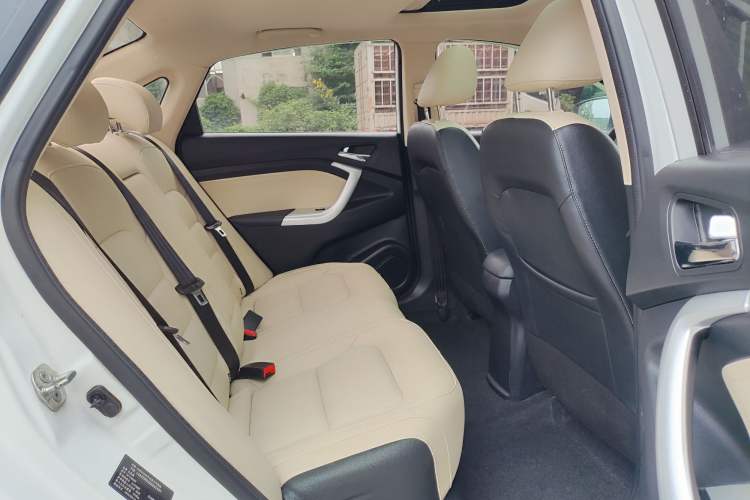 Used CHANGAN Alsvin V7 2016 1.6L Automatic Fun Model China V Standard Interior 3