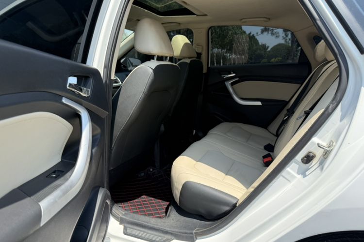 Used CHANGAN Alsvin V7 2016 1.6L Manual Enjoyment Model China V Standard Interior 3