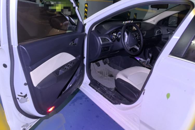 Used CHANGAN Alsvin V7 2016 1.6L Manual Enjoyment Model China V Standard Interior 3