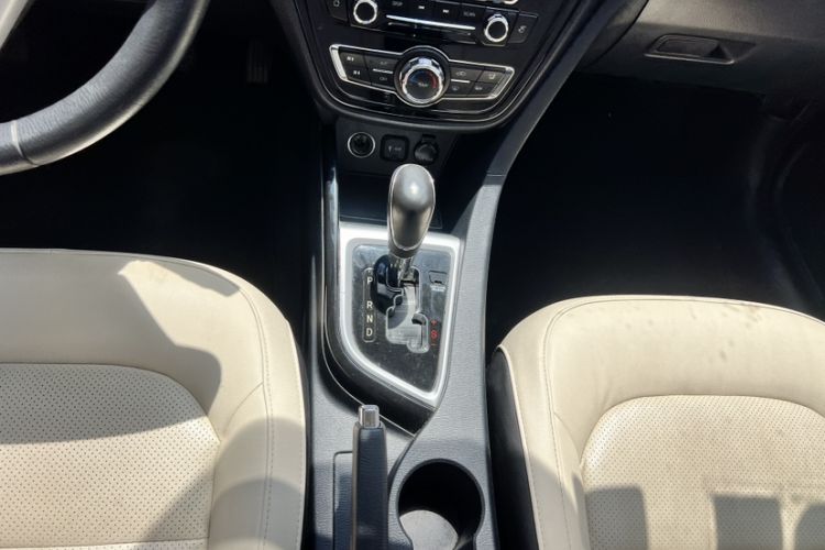 Used CHANGAN Alsvin V7 2016 1.6L Automatic Enjoyment Model China V Standard Interior 4