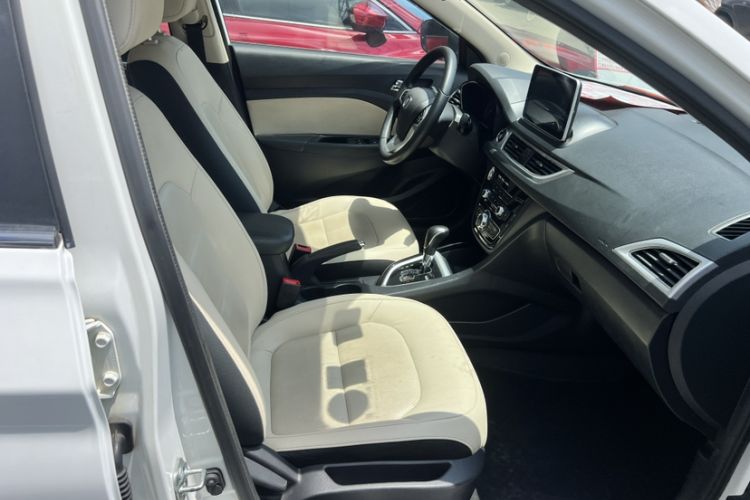 Used CHANGAN Alsvin V7 2016 1.6L Automatic Enjoyment Model China V Standard Interior 8