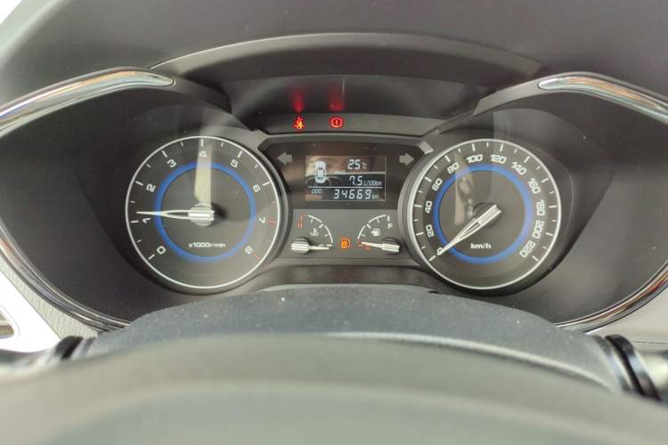 Used CHANGAN Alsvin V7 2016 1.6L Manual Enjoyment Model China V Standard Odometer Close Up