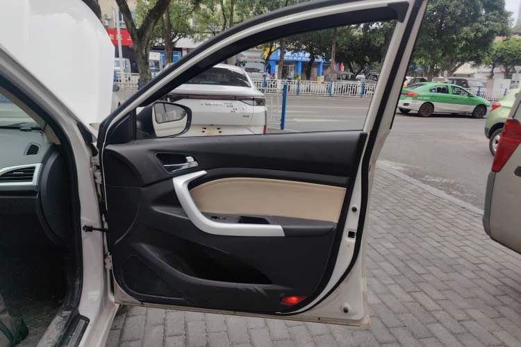 Used CHANGAN Alsvin V7 2016 1.0T Manual - Jingchi New Edition Right Front Door Interior