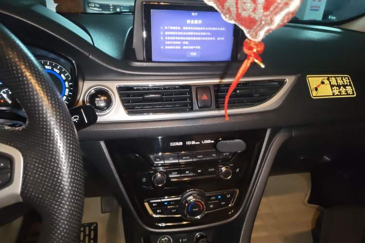 Used CHANGAN Alsvin V7 2016 1.6L Automatic Enjoyment Model China V Standard Audio And AC Panel