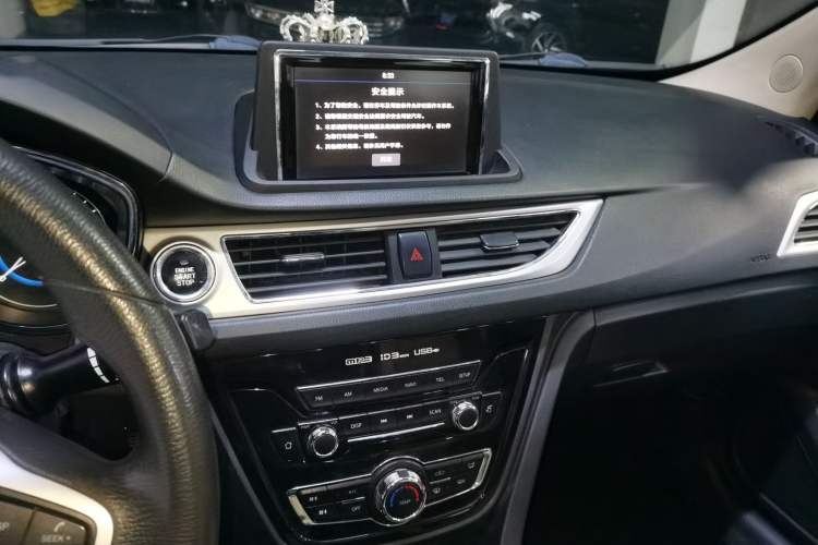 Used CHANGAN Alsvin V7 2016 1.6L Automatic Enjoyment Model China V Standard Audio And AC Panel