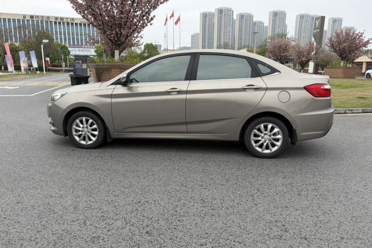 Used CHANGAN Alsvin V7 2016 1.6L Manual Enjoyment Model China V Standard Exterior 3