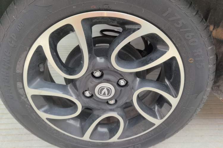 Used CHANGAN Benni 2015 1.4L IMT Luxury Model China V Standard Right Rear Wheel Hub