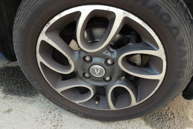 Used CHANGAN Benni 2014 1.4L Manual Luxury Model Right Front Wheel Hub