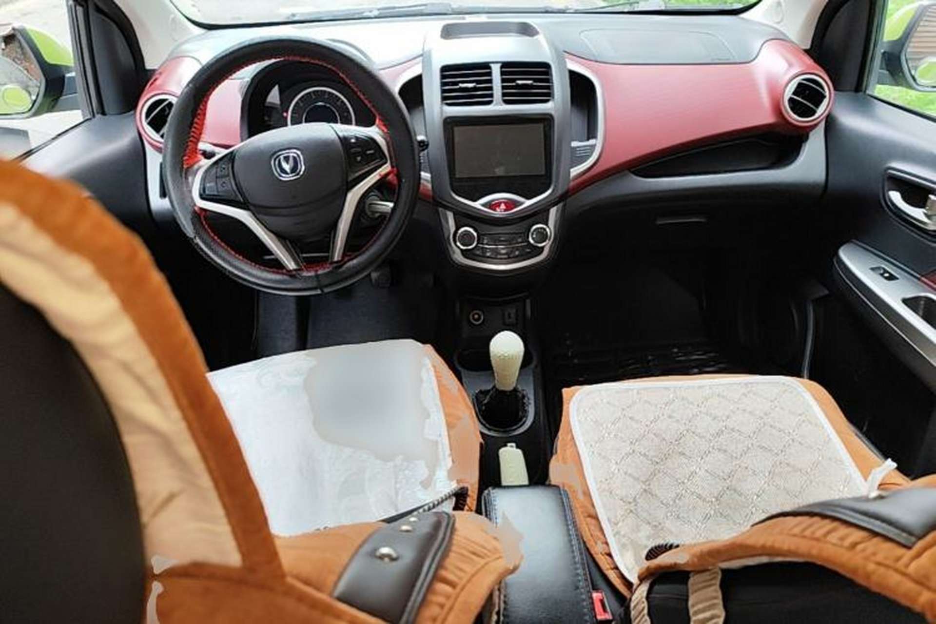 Used CHANGAN Benni 2014 1.4L Manual Luxury Model Center Console