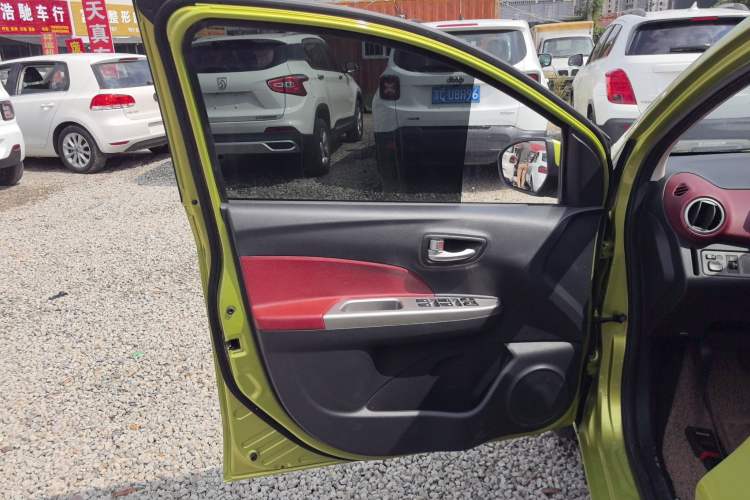 Used CHANGAN Benni 2014 1.4L IMT Luxury Model with Sunroof Left Front Door Interior
