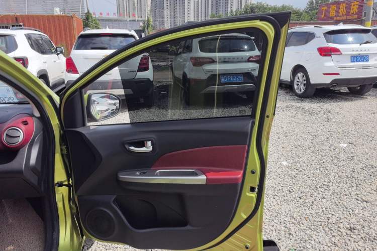 Used CHANGAN Benni 2014 1.4L IMT Luxury Model with Sunroof Right Front Door Interior