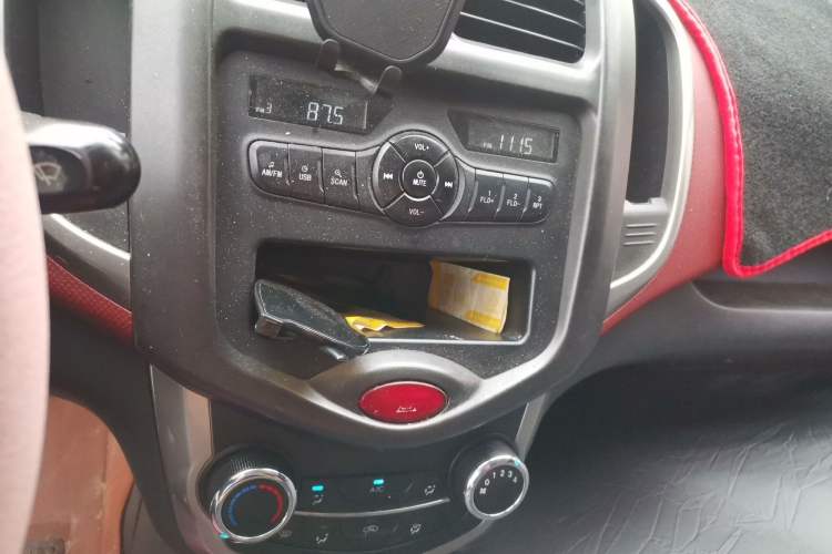Used CHANGAN Benni 2014 1.4L IMT Luxury Model Audio And AC Panel