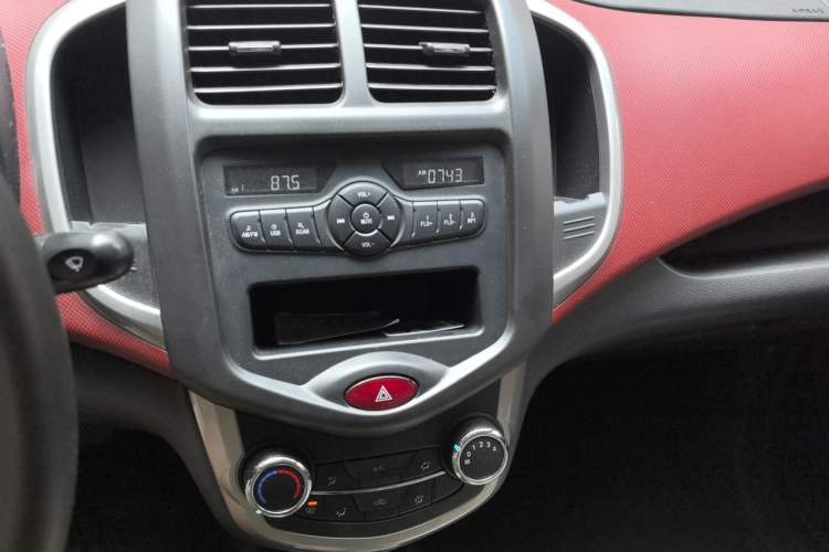 Used CHANGAN Benni 2014 1.4L Manual Luxury Model Audio And AC Panel