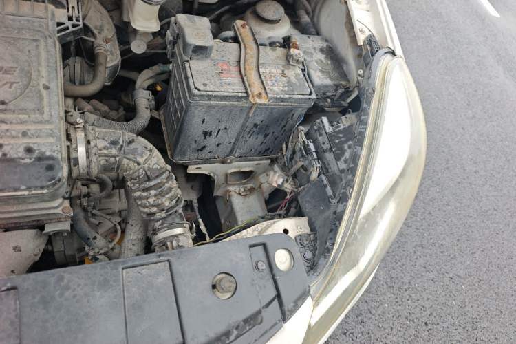 Used CHANGAN Benni 2014 1.4L Manual Luxury Model Engine Bay Left