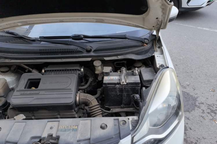 Used CHANGAN Benni 2014 1.4L IMT Luxury Model Engine Bay Left