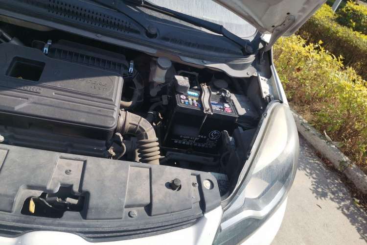 Used CHANGAN Benni 2014 1.4L IMT Luxury Model Engine Bay Left
