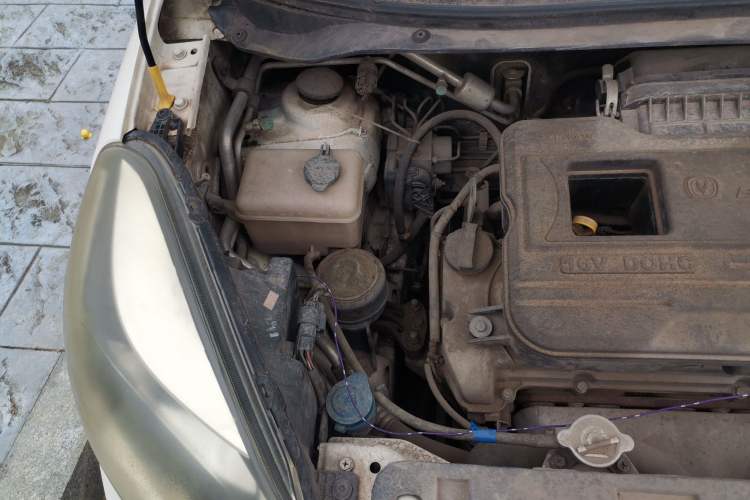 Used CHANGAN Benni 2014 1.4L IMT Luxury Model Engine Bay Right