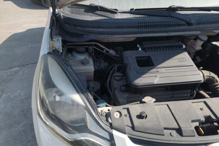 Used CHANGAN Benni 2014 1.4L IMT Luxury Model Engine Bay Right