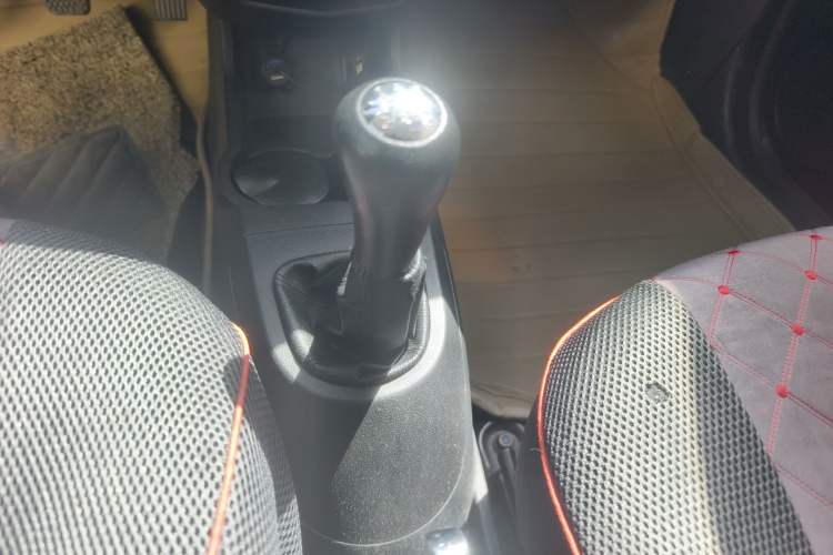 Used CHANGAN Benni 2014 1.4L Manual Luxury Model Gear Lever
