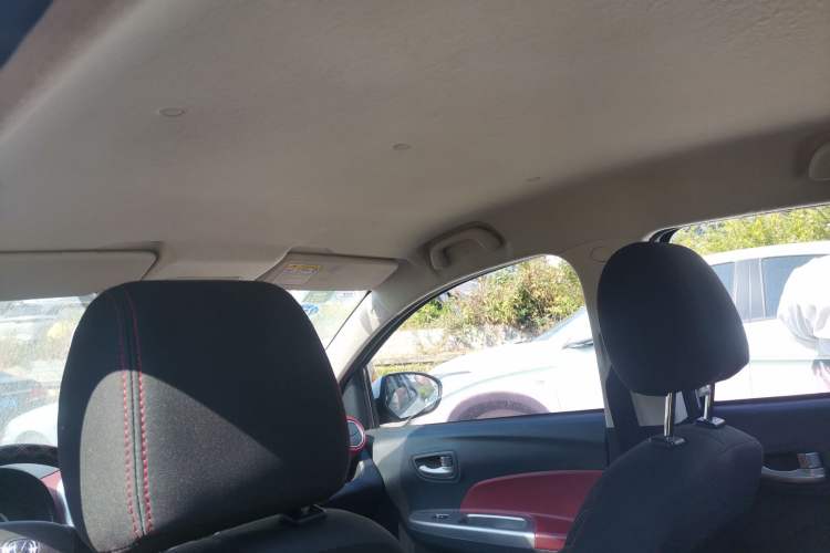 Used CHANGAN Benni 2014 1.4L IMT Luxury Model Headliner