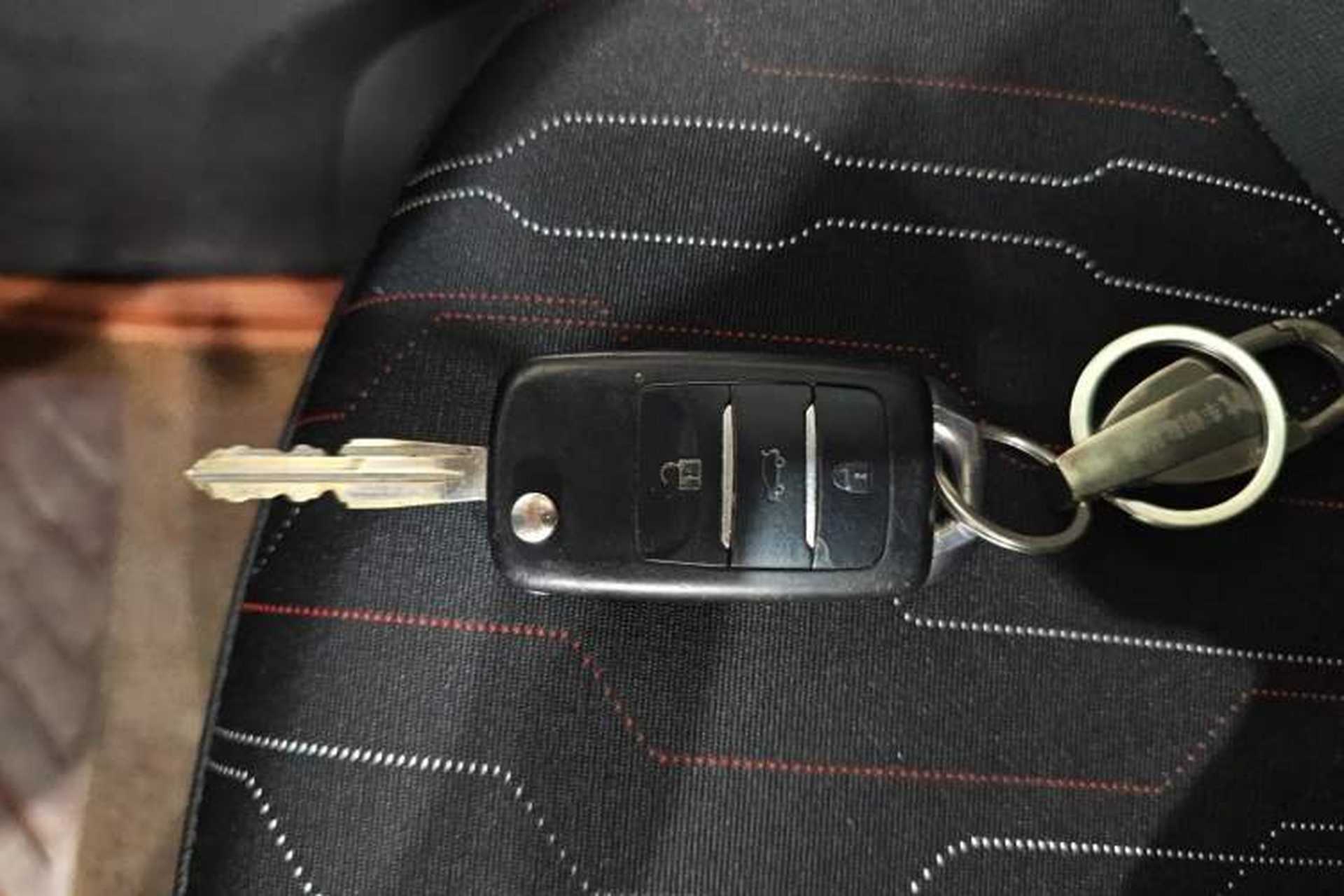 Used CHANGAN Benni 2014 1.4L IMT Luxury Model with Sunroof Interior 1