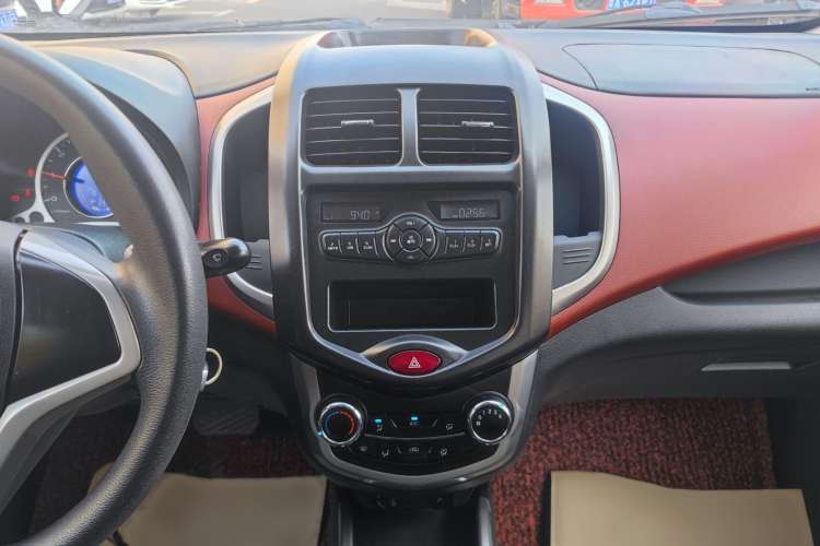 Used CHANGAN Benni 2014 1.4L IMT Luxury Model Interior 2
