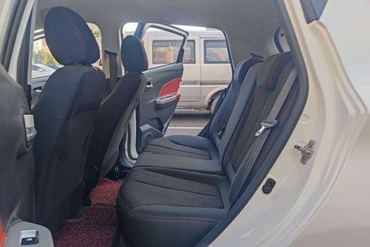 Used CHANGAN Benni 2014 1.4L IMT Luxury Model Interior 7