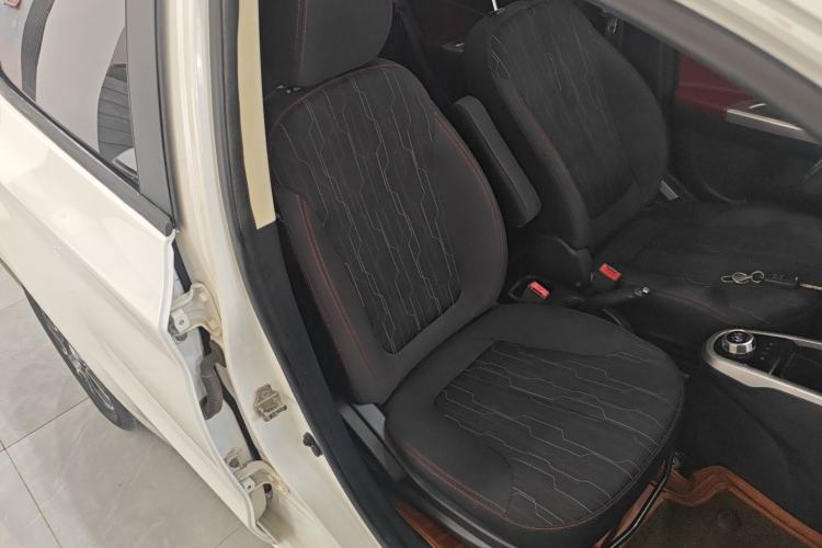Used CHANGAN Benni 2014 1.4L IMT Luxury Model with Sunroof Right Front Seat