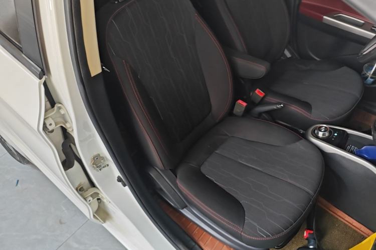 Used CHANGAN Benni 2014 1.4L IMT Luxury Model with Sunroof Right Front Seat