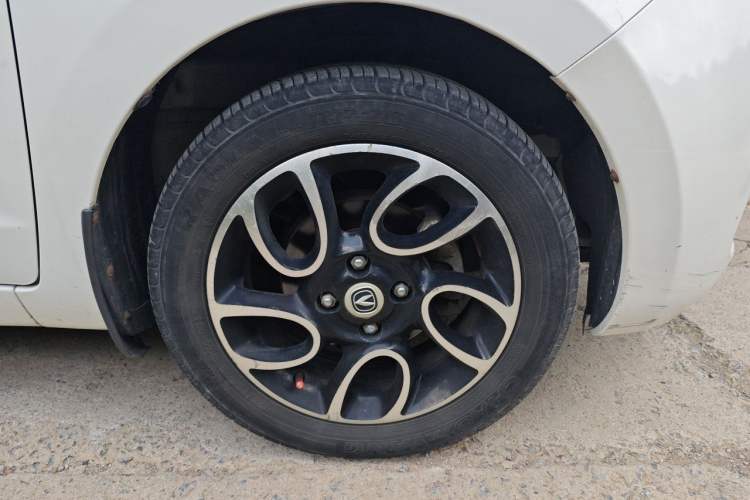 Used CHANGAN Benni 2014 1.4L Manual Sunroof Model Right Front Wheel Hub